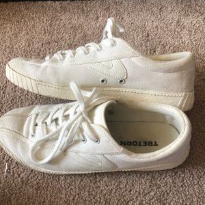 Women’s size 8 tretorn white sneaker